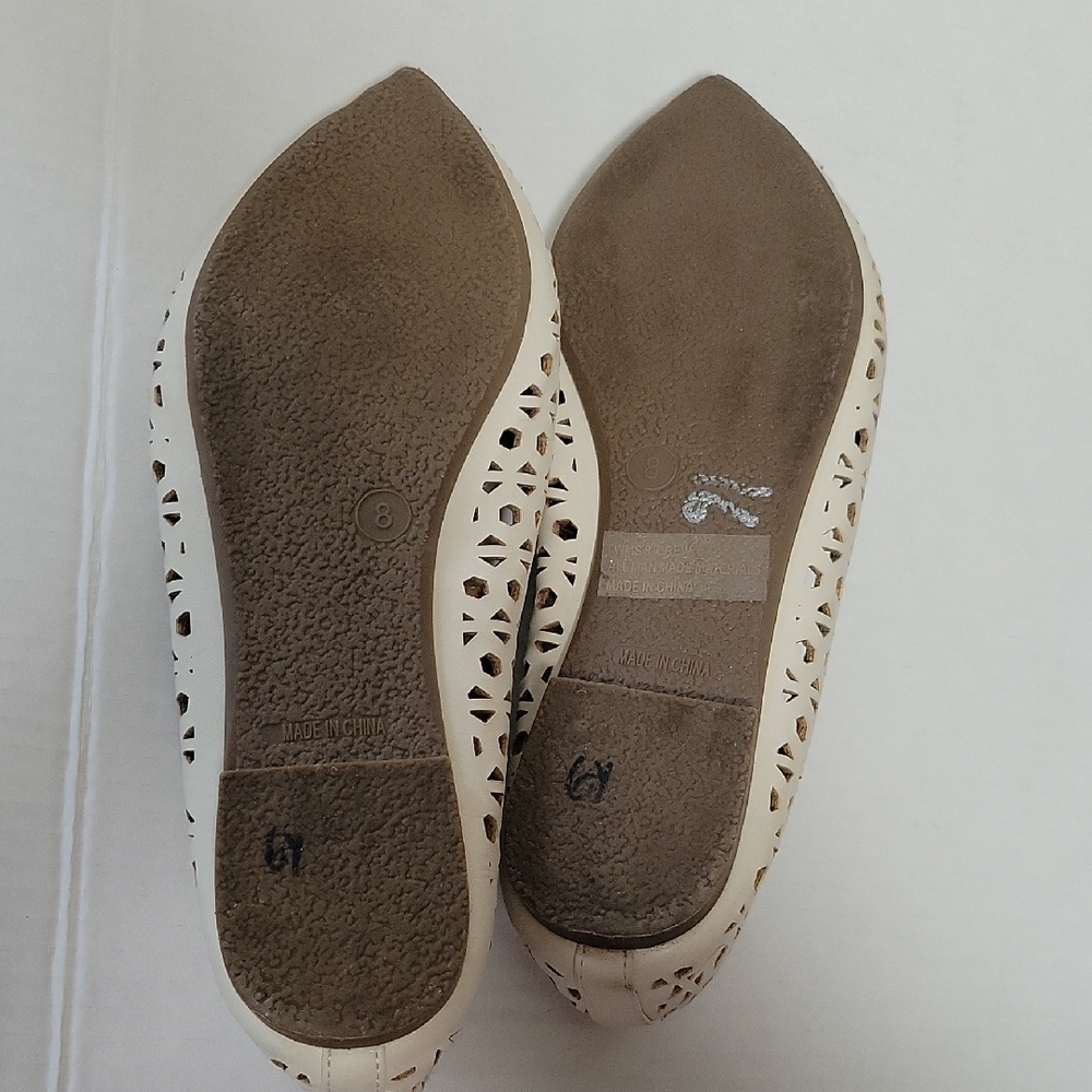 Report Women's Cream Laser-Cut Pointed Flats - Picture 5 of 7